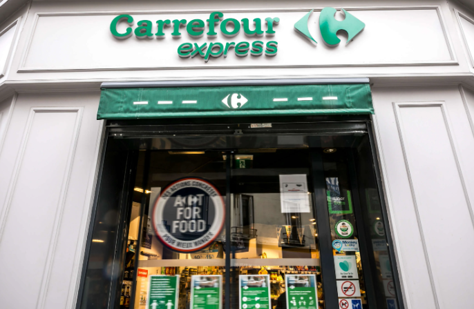 Carrefour supermarket storefront